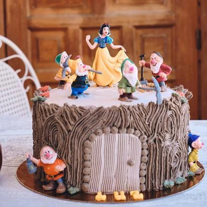 Tarta inspirada en Blancanieves y los siete enanitos