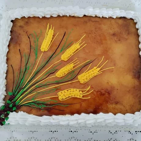 Tarta rectangular de comunión decorada con espigas