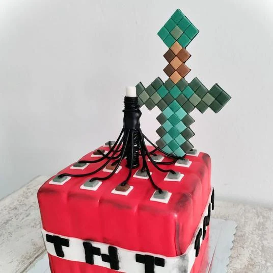 Tarta roja inspirada en el videojuego Minecraft